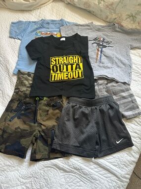 Kids Mixed Casual bundle Lot - shorts and T-shirt, size 2T